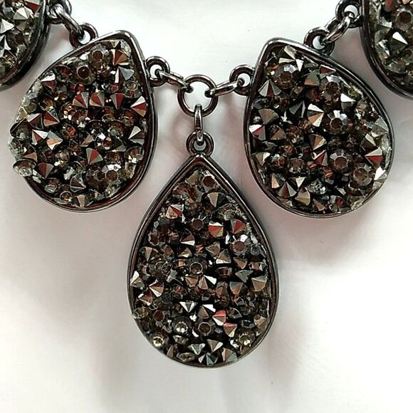 Charming Charlie Black Stone Bib Necklace On Black Gunmetal Chain - Picture 3 of 13